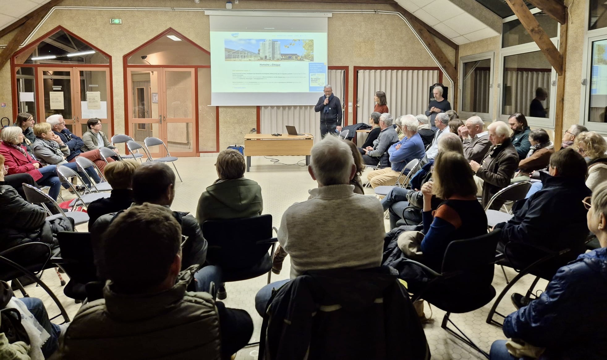 Salle comble pour le débat : « Se soigner demain à Pont-Péan »
  
