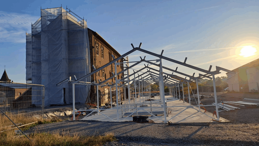 Le bâtiment administratif de la mine en travaux